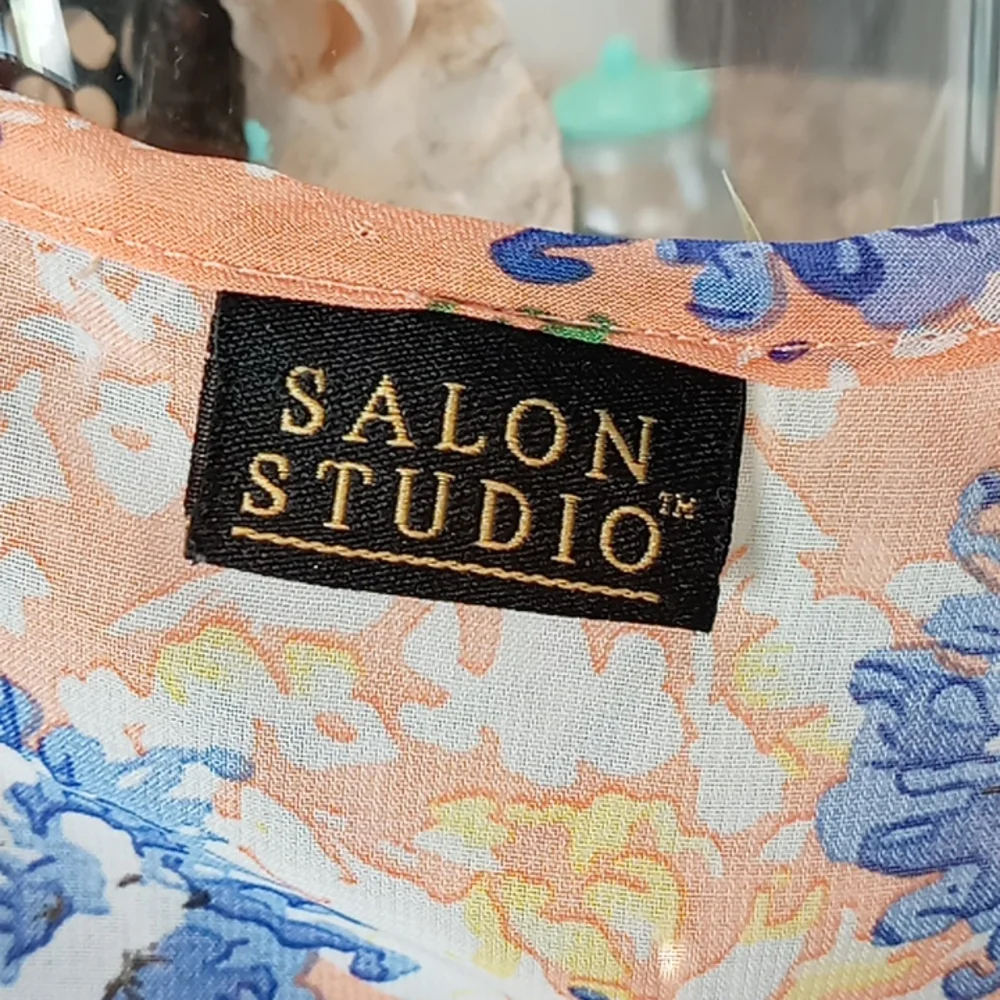 Salon Studio Coverup - Picture 5 of 5